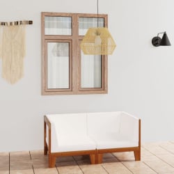 2-osobowa sofa z kremowymi poduszkami, lite drewno akacjowe