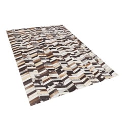 Dywan patchwork skórzany 140 x 200 cm brązowo-biały AKYELE Dywan patchwork skórzany 140 x 200 cm brązowo-biały AKYELE