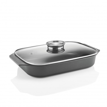 Shallow roasting dish with lid